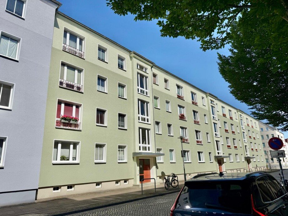 Stra�enansicht Etagenwohnung Neubrandenburg