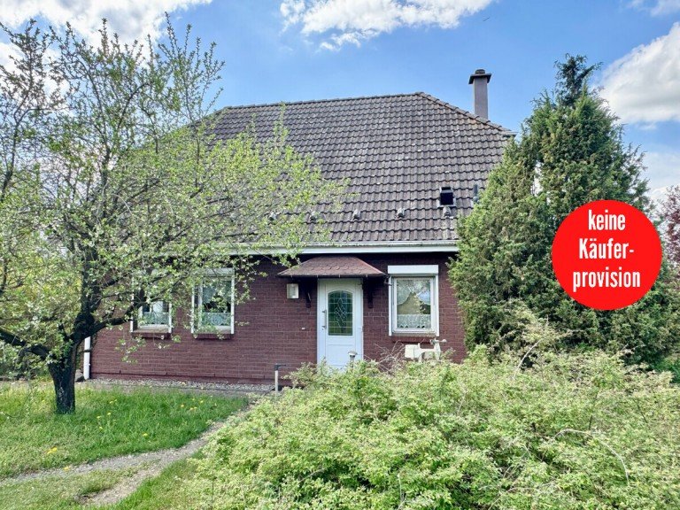 Hausansicht vom Grundst�ck Warlin Einfamilienhaus HORN IMMOBILIEN ++ Einfamilienhaus in Warlin bei Neubrandenburg