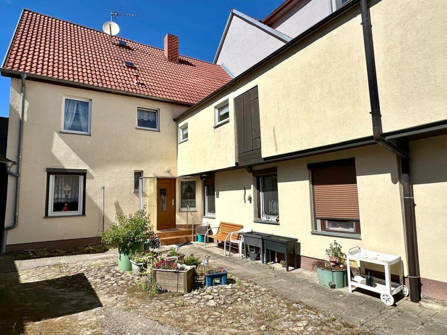 Hausansicht Innenhof Zweifamilienhaus Burg Stargard