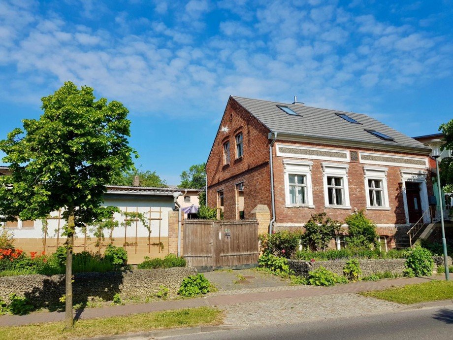 Stra�enansicht Einfamilienhaus Altentreptow