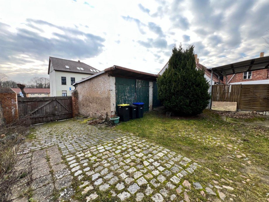 Auffahrt mit Garage Einfamilienhaus Altentreptow