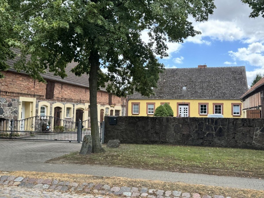 Stra�enansicht Doppelhaush�lfte Ramin