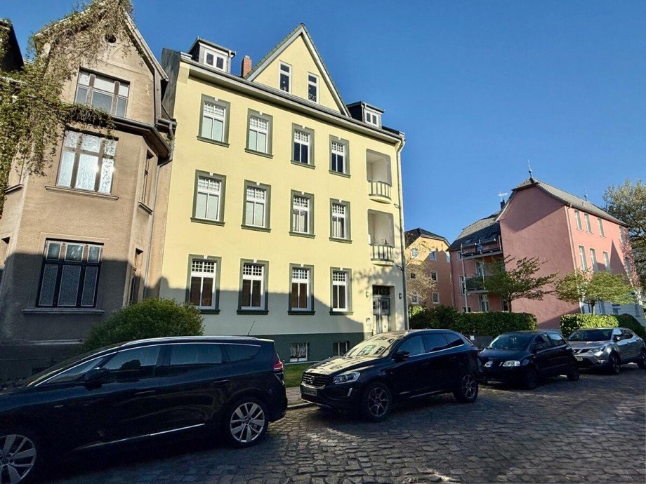 Stra�enansicht Erdgeschosswohnung Neubrandenburg