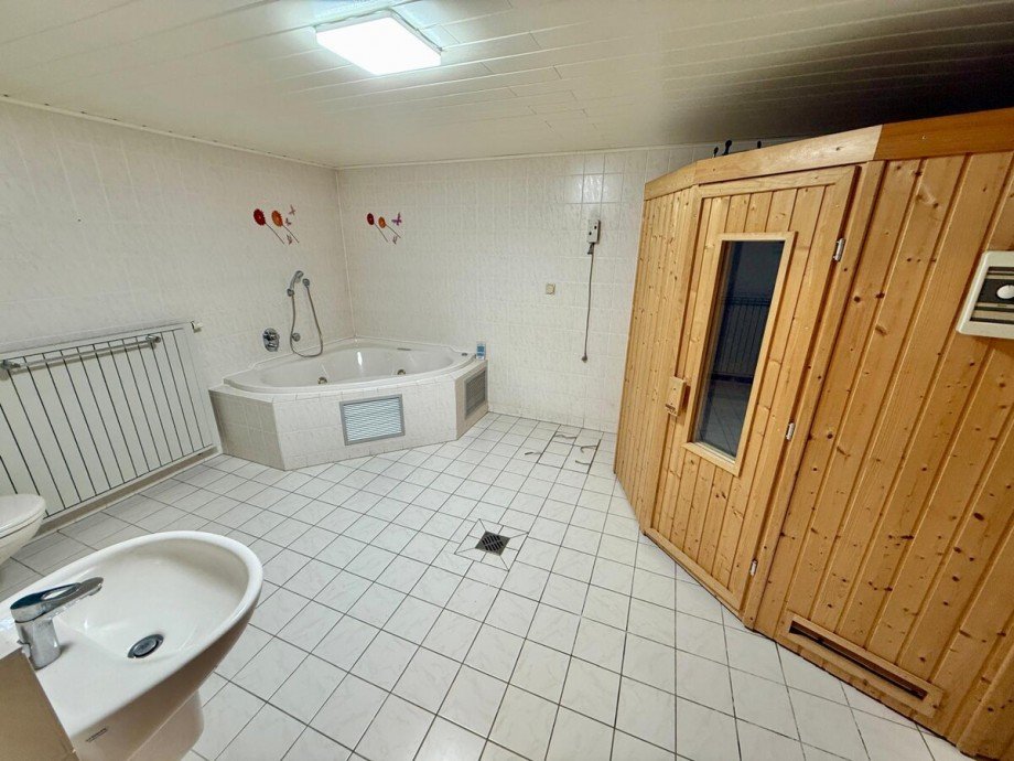 Bad mit Badewanne... Einfamilienhaus Neuendorf