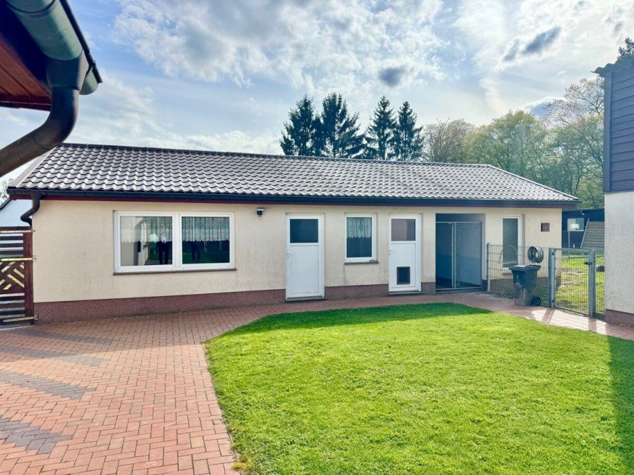 Nebengeb�ude Doppelgarage mit Hundezwinger Einfamilienhaus Werder OT Wodarg