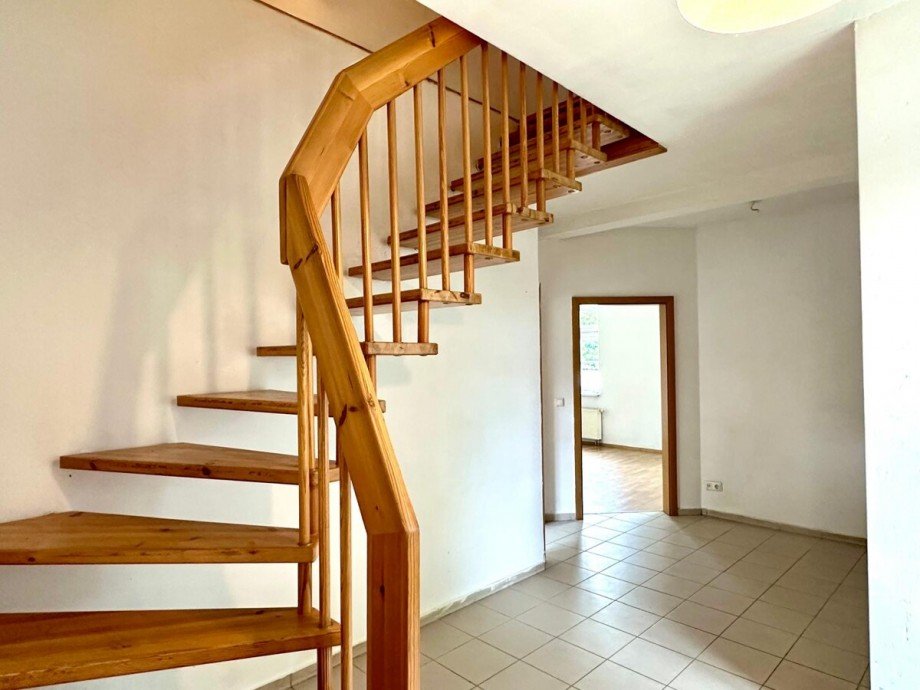 Treppe Zweifamilienhaus Klein Helle