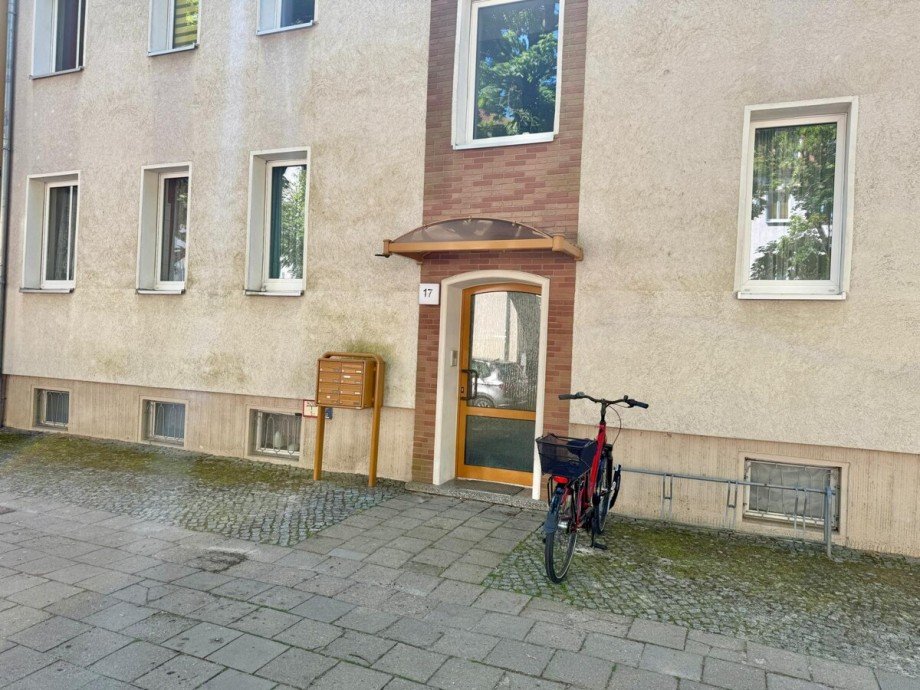 Hauseingang Dachgeschosswohnung Neubrandenburg