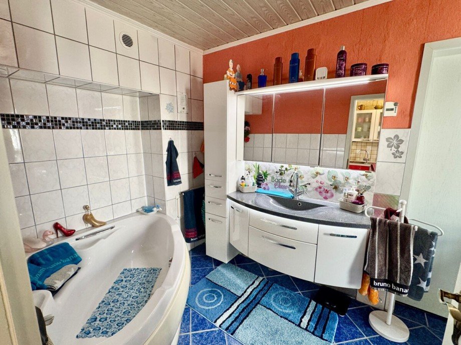 Bad mit Wanne Einfamilienhaus Strasburg