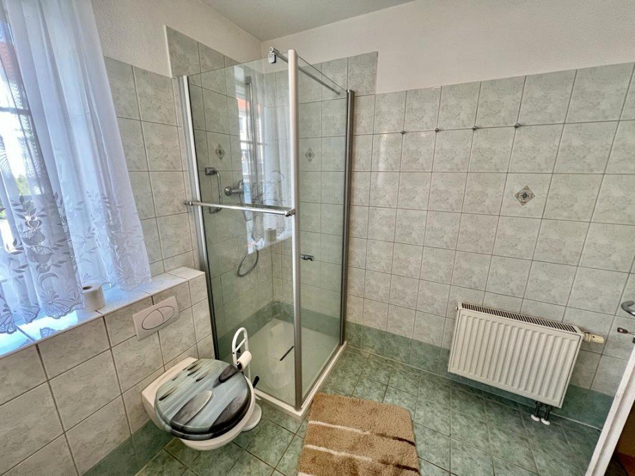 ... und Dusche Erdgeschosswohnung Neubrandenburg