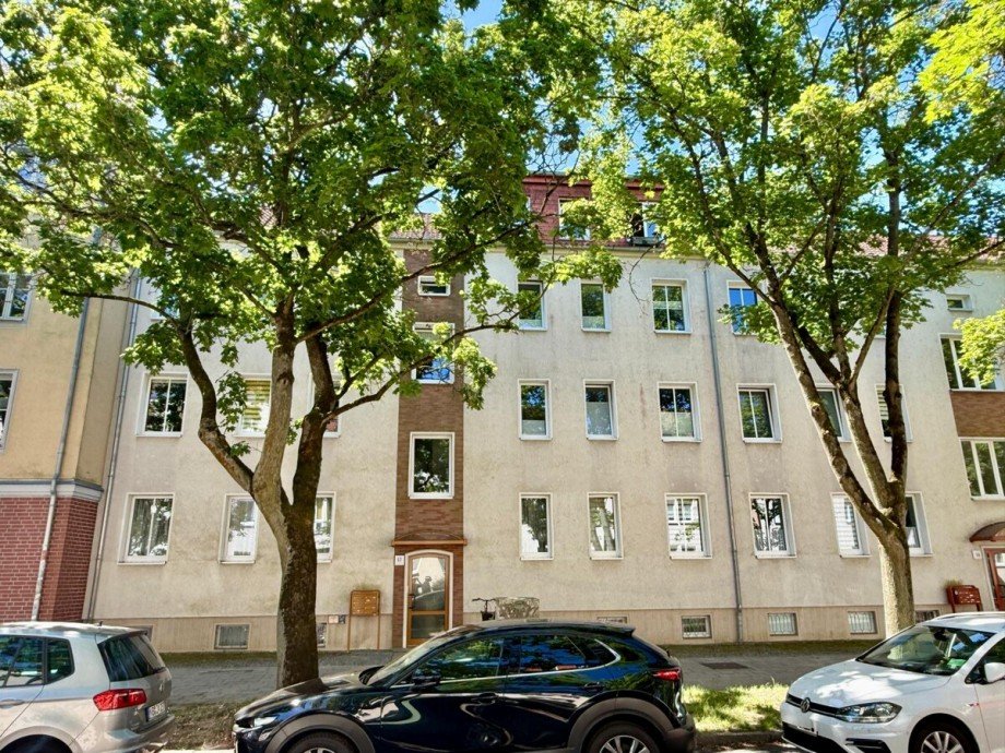 Stra�enansicht Dachgeschosswohnung Neubrandenburg