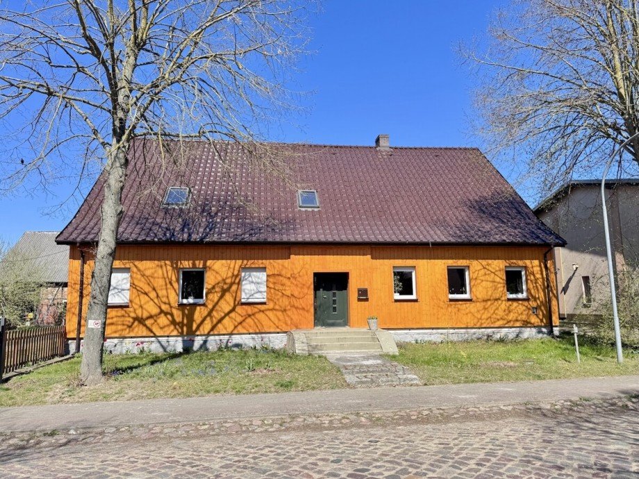 Hausansicht Einfamilienhaus Ramin
