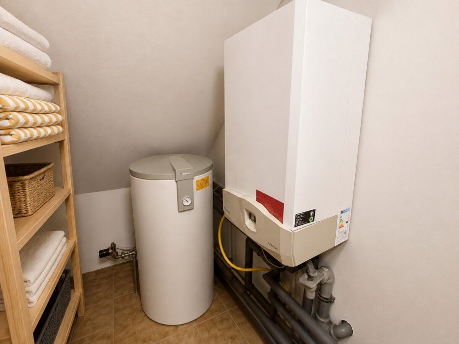 kleiner Heizungsraum Dachgeschoss Einfamilienhaus Ankershagen / Rumpshagen