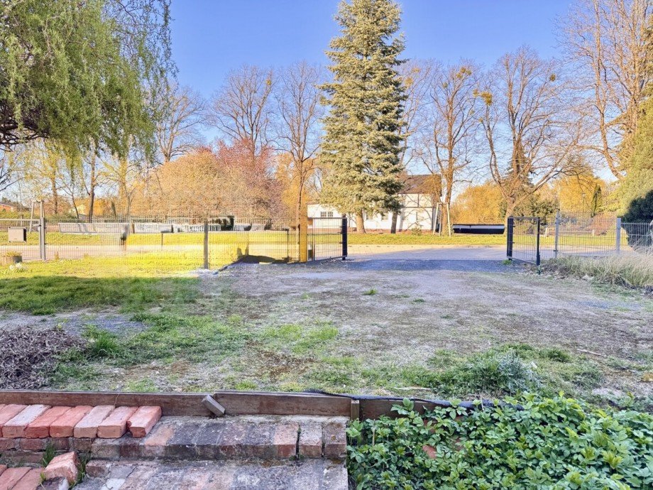 Stellplatz f�r 4 Autos Einfamilienhaus Pasewalk