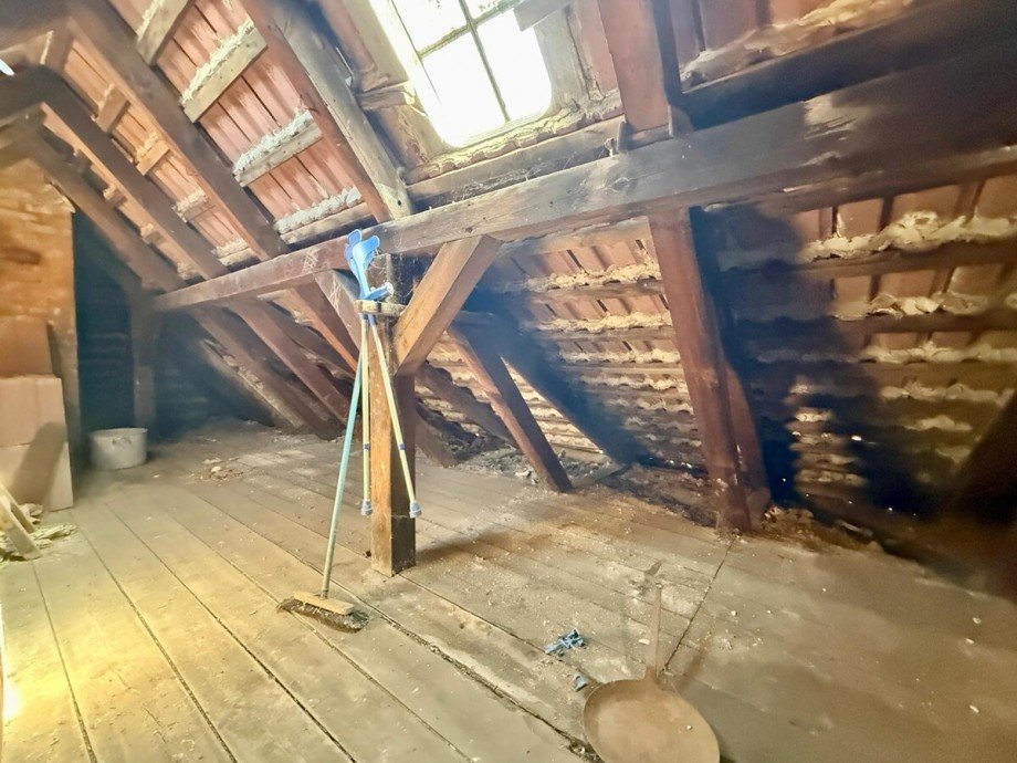 Hausnr. 12 Dachboden Mehrfamilienhaus Neubrandenburg