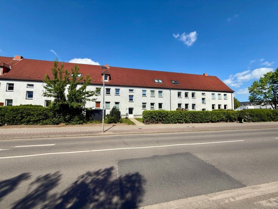 Stra�enansicht Etagenwohnung Neubrandenburg