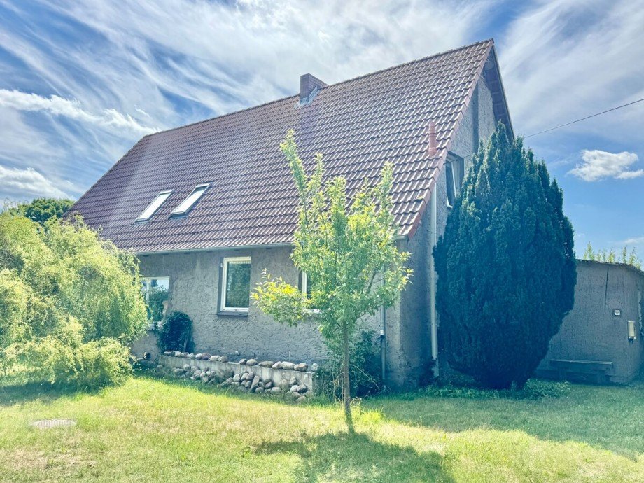 Hausansicht Stra�enseite Bauernhaus Iven