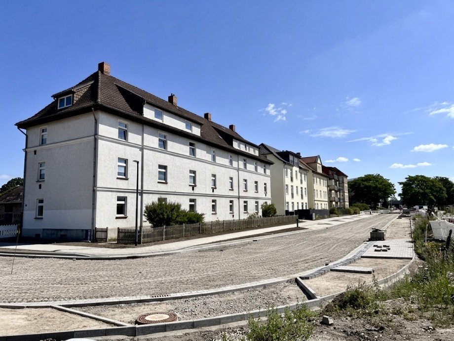 Stra�enansicht Mehrfamilienhaus Neubrandenburg