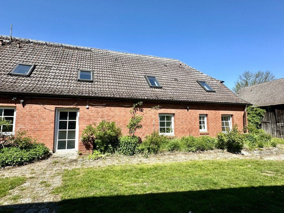 Hausansicht Hofseite Mehrfamilienhaus Datzetal / Sadelkow