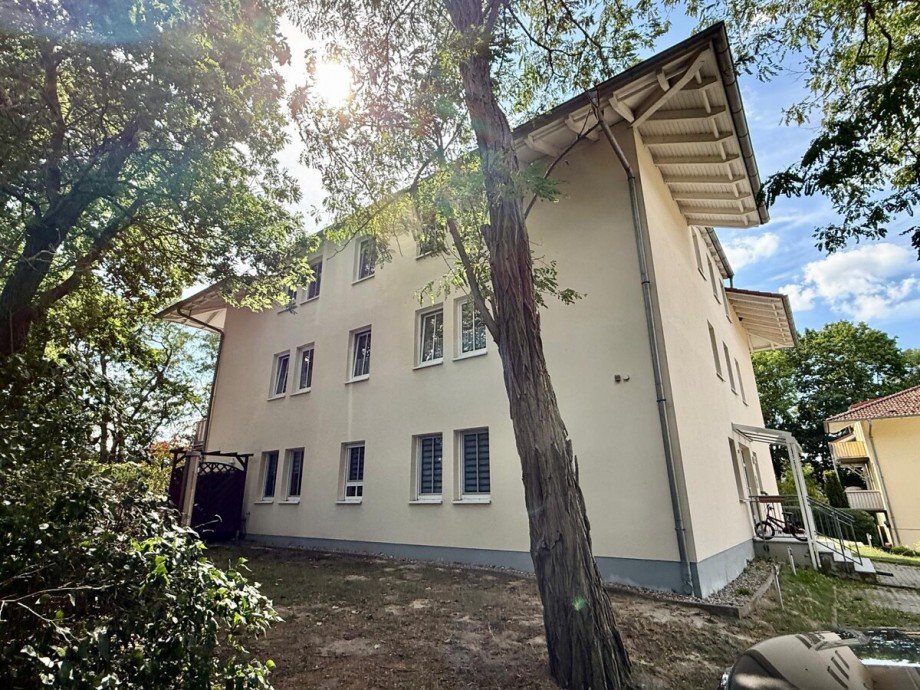 Seitenansicht Etagenwohnung Neubrandenburg