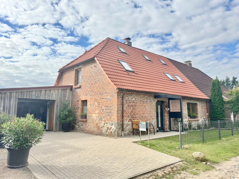 Hausansicht Doppelhaush�lfte M�llenhagen