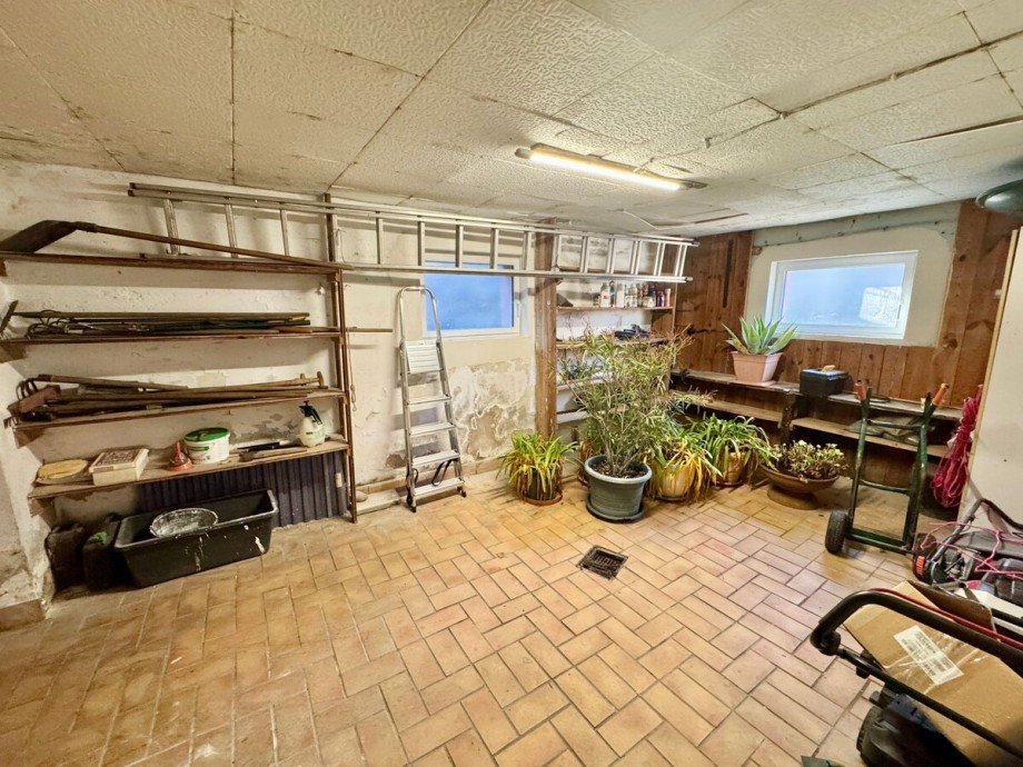 Garage unter der Terrasse Einfamilienhaus Strasburg