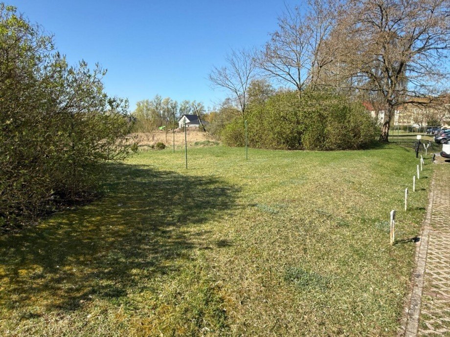 Grundst�ck mit W�scheplatz Mehrfamilienhaus Neustrelitz