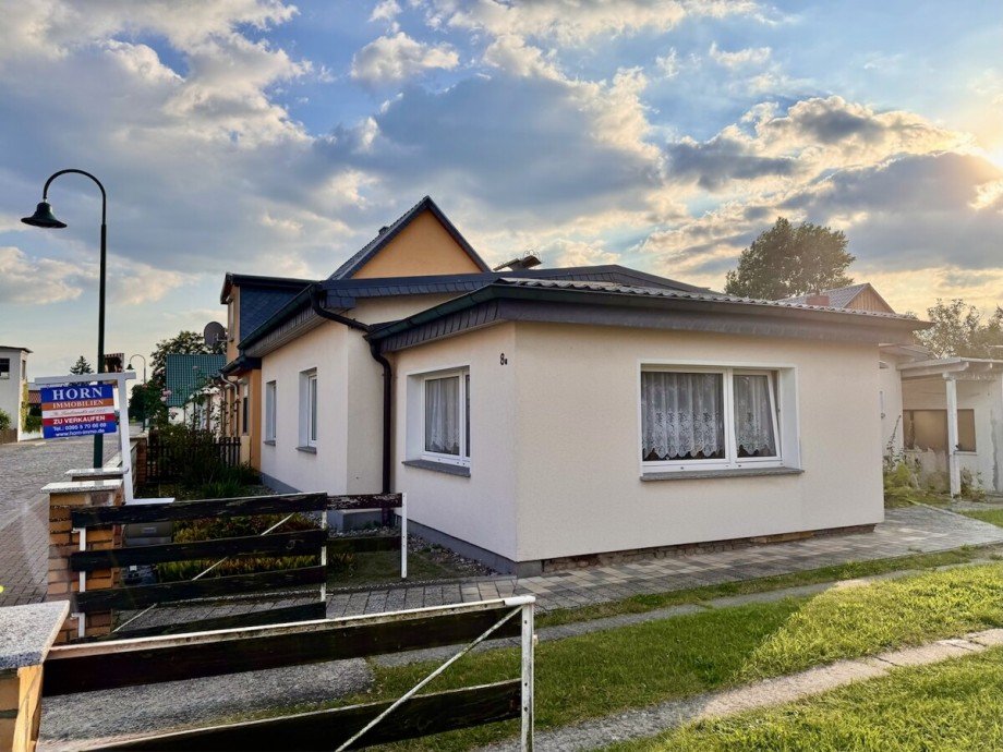 Hausansicht Doppelhaush�lfte Viereck