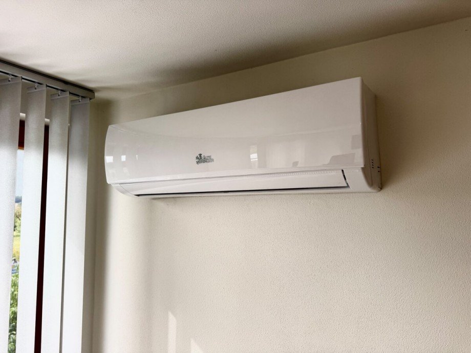 Klimaanlage im Dachgeschoss Doppelhaush�lfte M�llenhagen