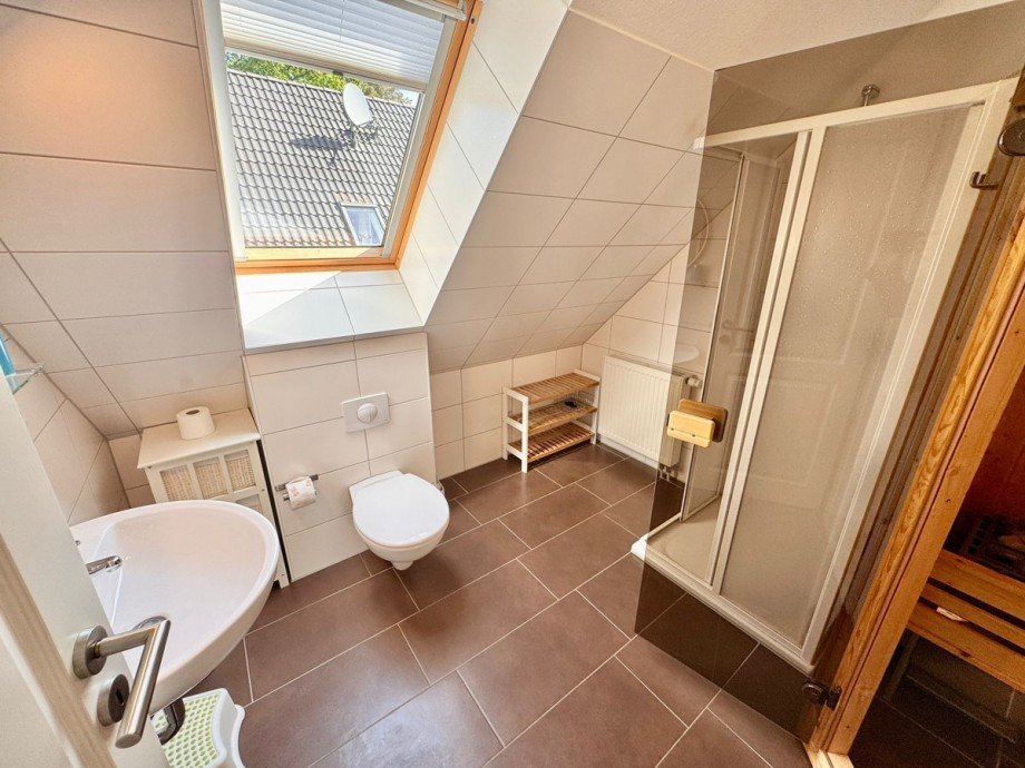 Duschbad mit Sauna Dachgeschoss Ferienhaus R�bel/M�ritz