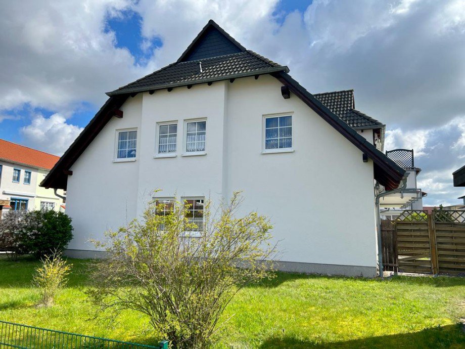 Giebelseite Erdgeschosswohnung Neubrandenburg