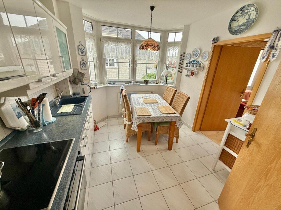 ... mit Einbauk�che & Erker Etagenwohnung Neubrandenburg