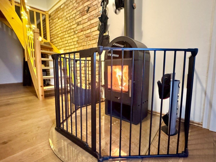 Flur mit Treppe und Kamin Einfamilienhaus Viereck