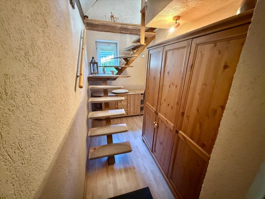 Treppe zum Dachgeschoss Doppelhaush�lfte Bassow
