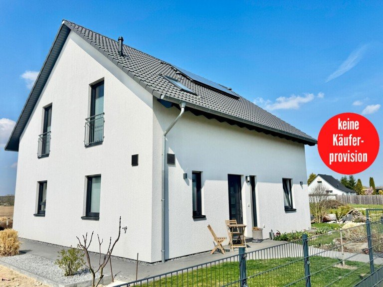 Hausansicht Lindetal Einfamilienhaus HORN IMMOBILIEN + RESERVIERT! modernes Einfamilienhaus mit 5 Zimmern, 15 Minuten mit dem Auto bis Neubrandenburg