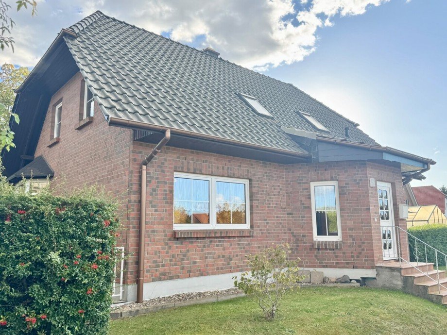 Hausansicht Stra�enseite Einfamilienhaus Gro� Nemerow
