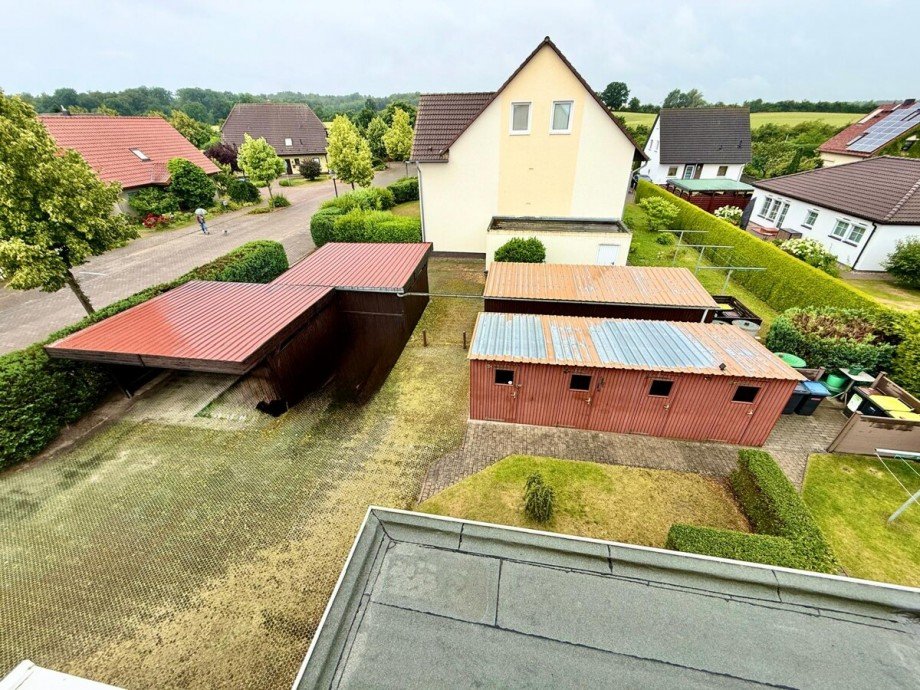 Carport und Gartenschuppen Maisonettewohnung Neubrandenburg