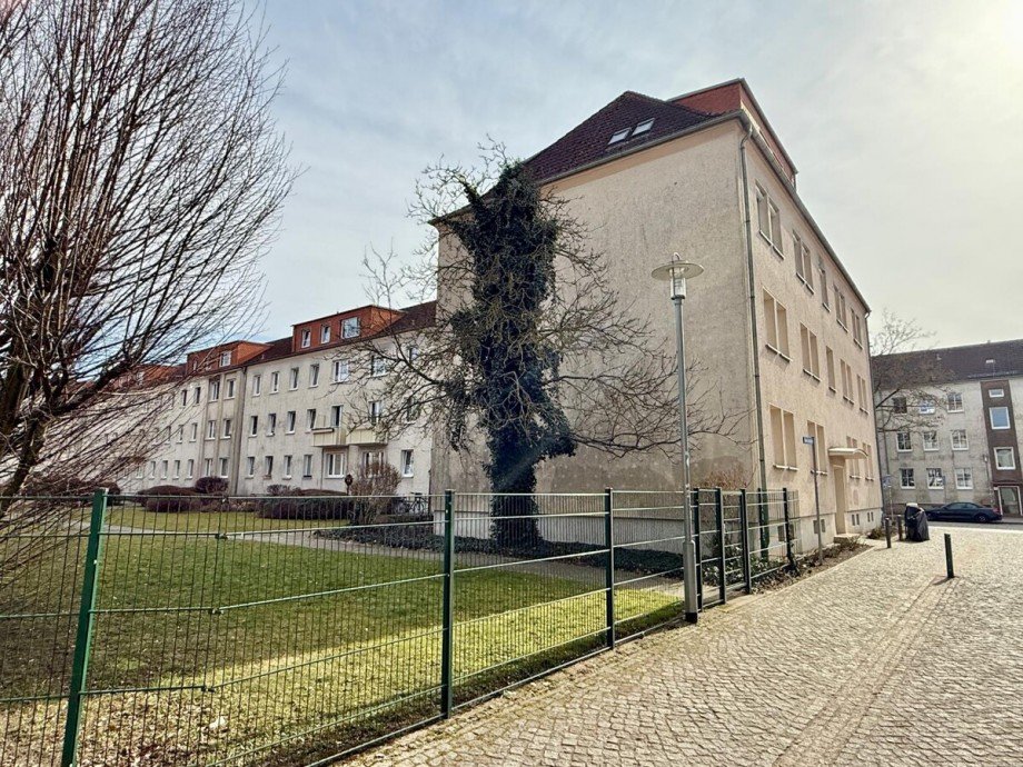 Seitenansicht Etagenwohnung Neubrandenburg