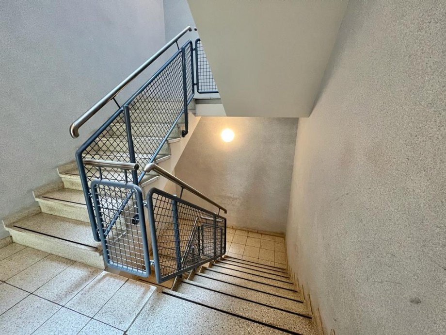Hausflur zum Keller Erdgeschosswohnung Neubrandenburg