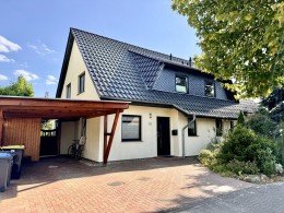 Hauptbild HORN IMMOBILIEN ++ Neubrandenburg Broda, Doppelhaush�lfte mit Carport