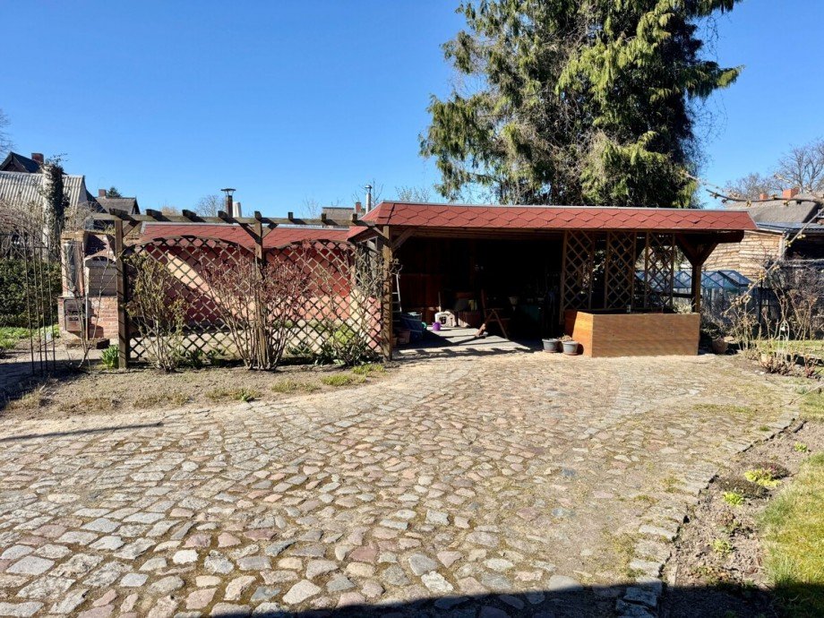 gro�er Carport Einfamilienhaus Alt Rehse