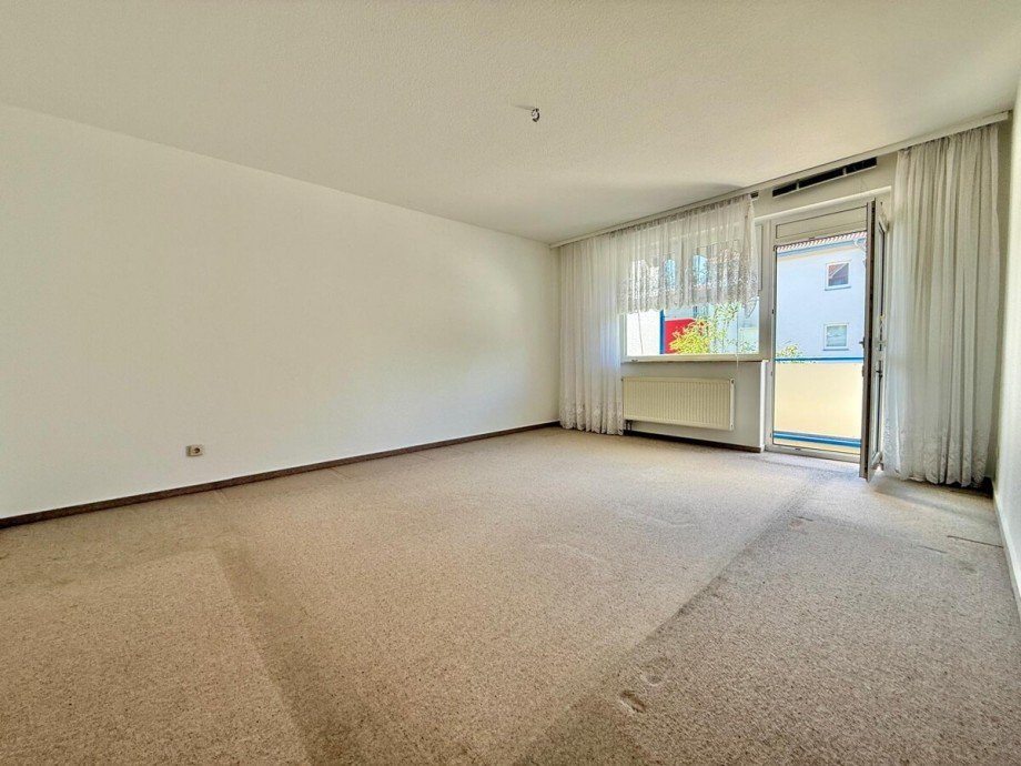 Wohnzimmer mit... Erdgeschosswohnung Neubrandenburg