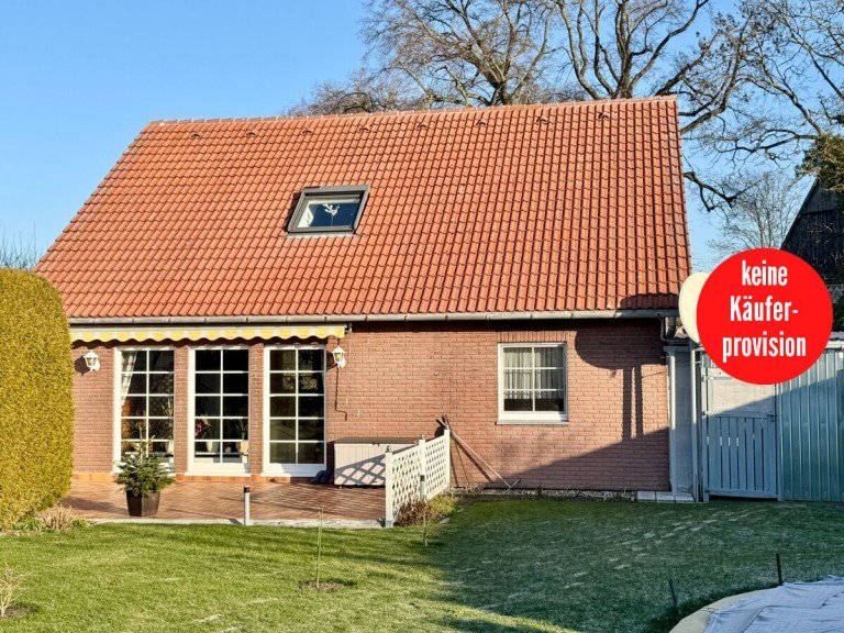 Hausansicht Holldorf OT Rowa Einfamilienhaus HORN IMMOBILIEN ++ VERKAUFT! Haus mit 5 Zimmern, Pool und Einbauk�che, nur 6 km bis Neubrandenburg