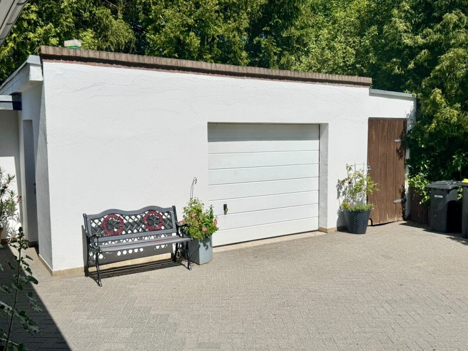 Garage mit elektrischem Tor Einfamilienhaus Burg Stargard