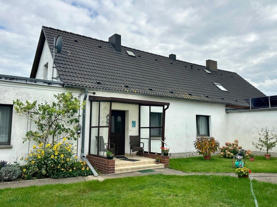Hausansicht Hofseite Einfamilienhaus Eichhof