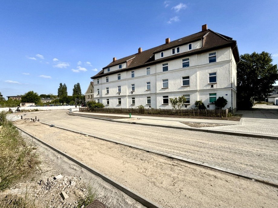 Stra�enansicht Mehrfamilienhaus Neubrandenburg