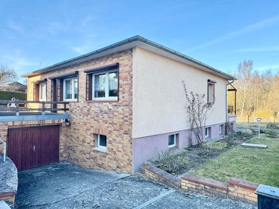 Hausansicht linke Seite Einfamilienhaus Strasburg