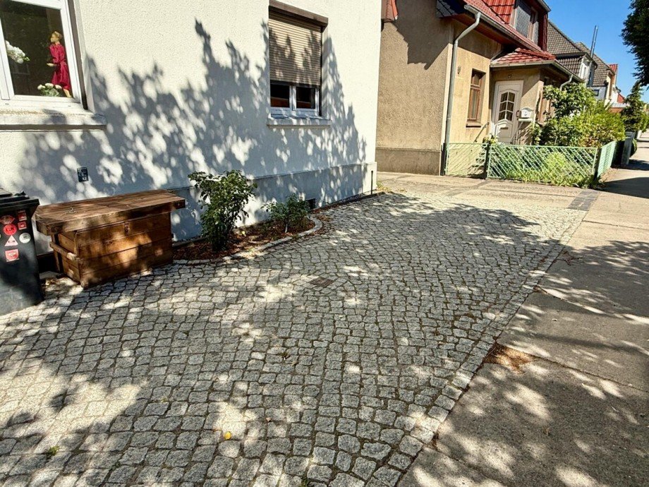 Pflasterung Stra�enseite Einfamilienhaus Neubrandenburg