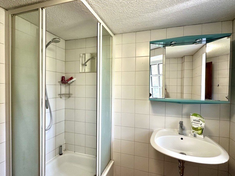 Badezimmer im Erdgeschoss Mehrfamilienhaus Datzetal / Sadelkow