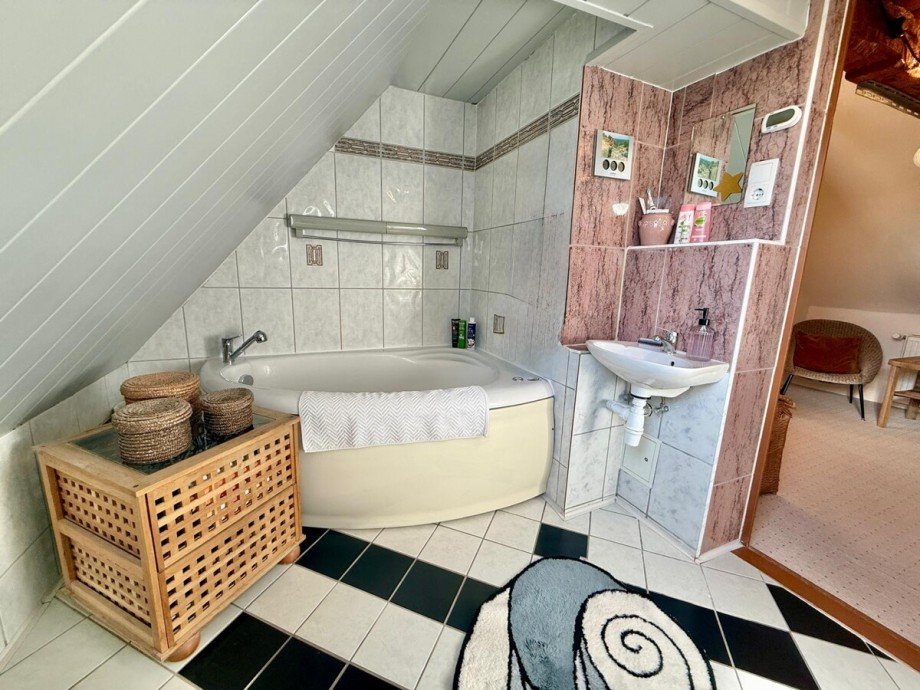 mit Badewanne Doppelhaush�lfte Bassow