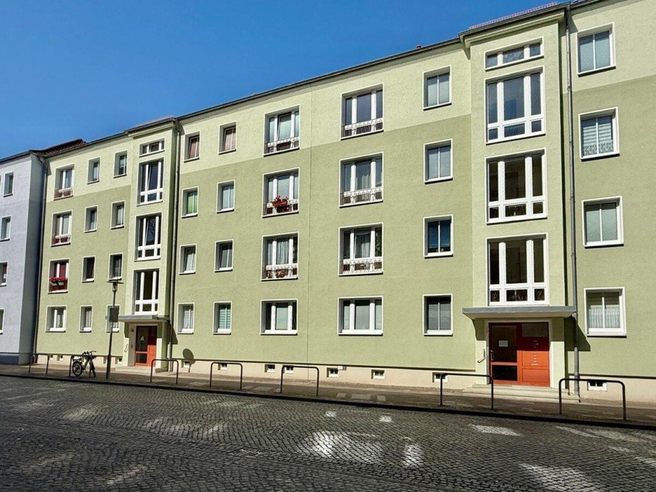 Stra�enansicht Etagenwohnung Neubrandenburg